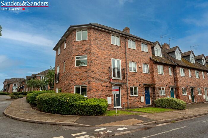 3 Bedroom Terraced House For Sale In Stratford Road, Alcester, B49
