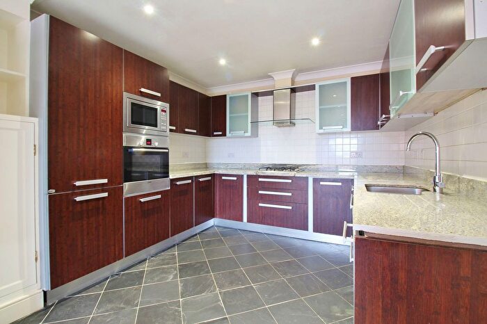 2 Bedroom Flat To Rent In Twickenham Road, Isleworth, TW7