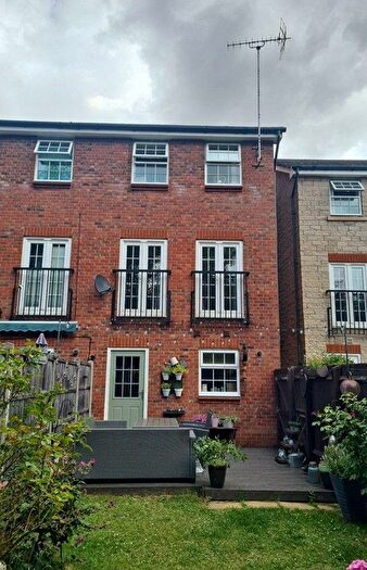 3 Bedroom Terraced House To Rent In Middle Meadow, S81