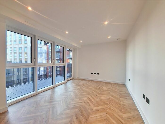 1 Bedroom Flat To Rent In Heritage Walk, Kingston Upon Thames, KT1