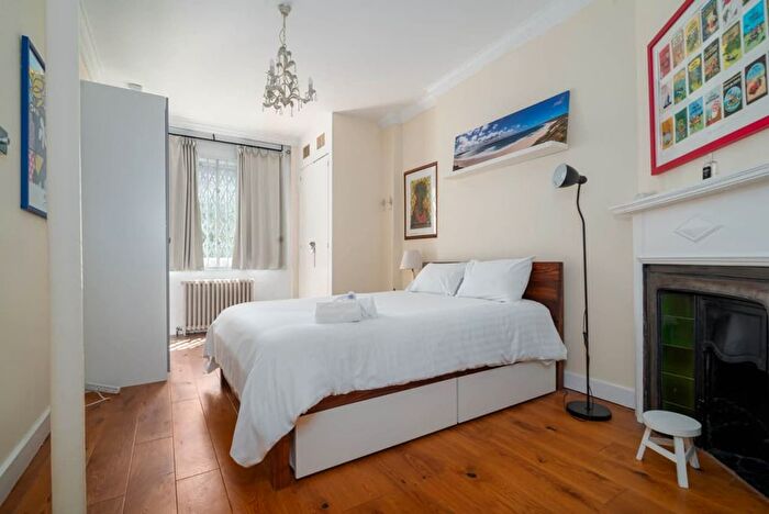 2 Bedroom Flat To Rent In B John Ruskin Street, London Pq, Uk, London, SE5