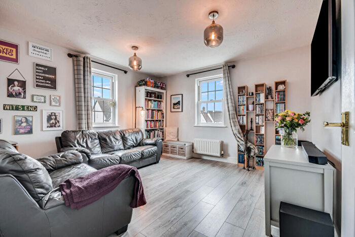 2 Bedroom Flat For Sale In Abell Way, Chancellor Park, Chelmsford, CM2