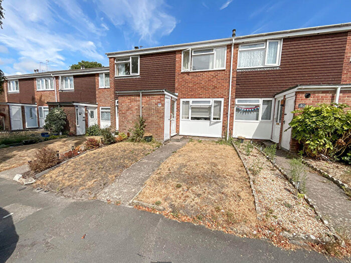 1 Bedroom Flat For Sale In Burton, Christchurch, BH23