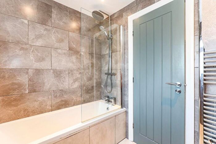 3 Bedroom End Of Terrace House For Sale In Durham Way, Harrogate, HG3
