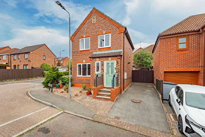 3 Bedroom Detached House For Sale In Laithes Court, Wakefield, WF2