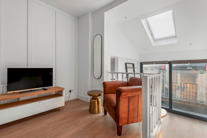 2 Bedroom Flat To Rent In Upper Tachbrook Street, Victoria, London, SW1V