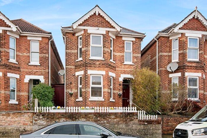 3 Bedroom Detached House For Sale In Albert Road, Poole, BH12