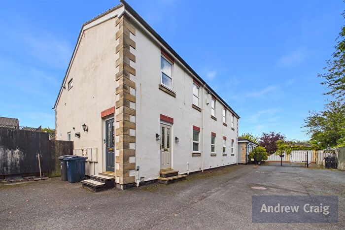 3 Bedroom Flat For Sale In Field Farm Court, Hedworth Lane, Jarrow, NE32