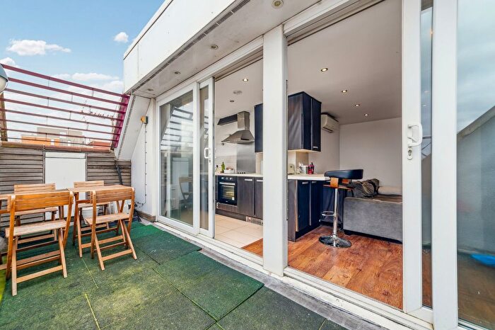 3 Bedroom Flat To Rent In Ritherdon Road, Wandsworth Common, SW17