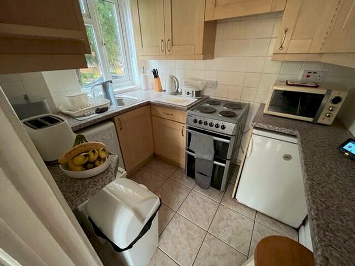 1 Bedroom Flat To Rent In Weston Lane, SO19