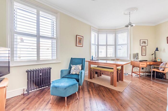 2 Bedroom Flat To Rent In Wells House Road, London, NW10