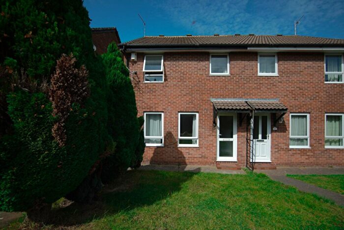 3 Bedroom Semi-Detached House To Rent In Coombe Close, Henbury, Bristol, BS10