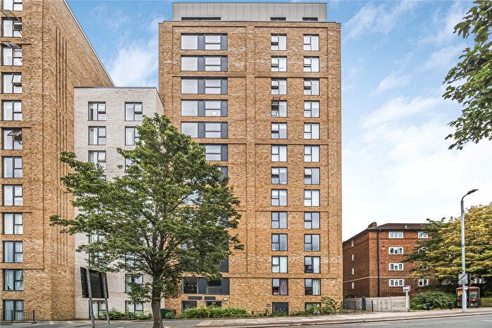 3 Bedroom Flat For Sale In Wellington Street, London, SE18