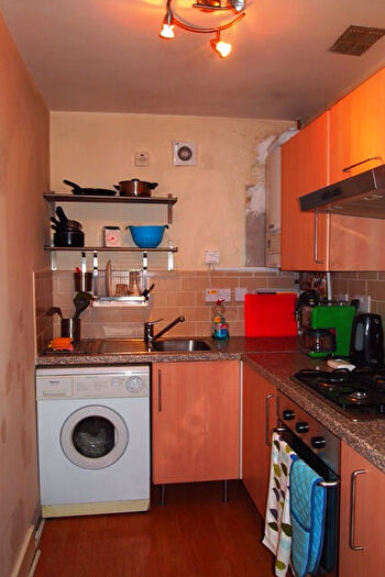 2 Bedroom Flat To Rent In Brechin Street, Kelvingrove, Glasgow, Lanarkshire, G3