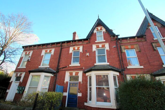 1 Bedroom Flat To Rent In Roundhay View, Leeds, West Yorkshire, LS8