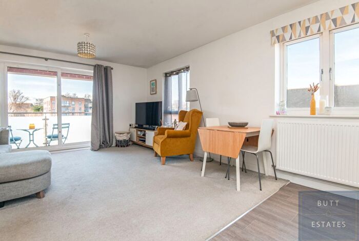 2 Bedroom Flat For Sale In Cobley Court, Exeter, EX4