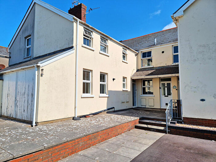 1 Bedroom Apartment For Sale In Woodland Court, Porthcawl, CF36