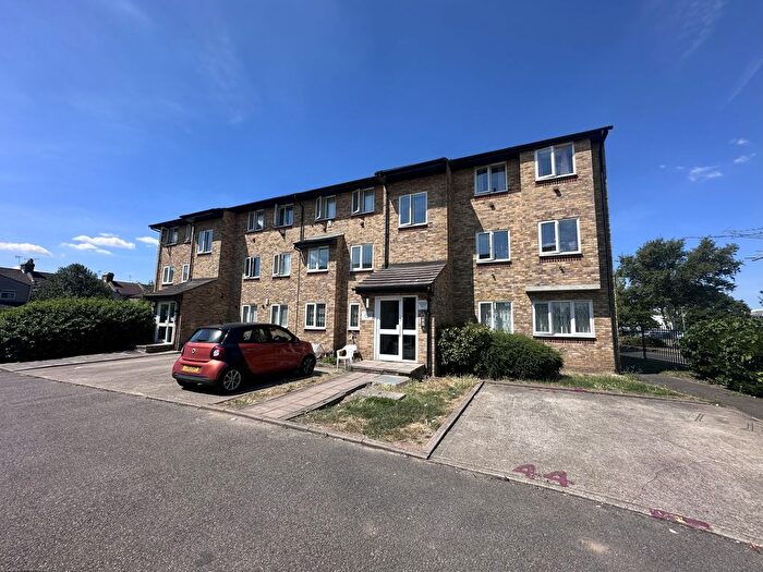2 Bedroom Flat To Rent In Waterfield Close, Belvedere, DA17