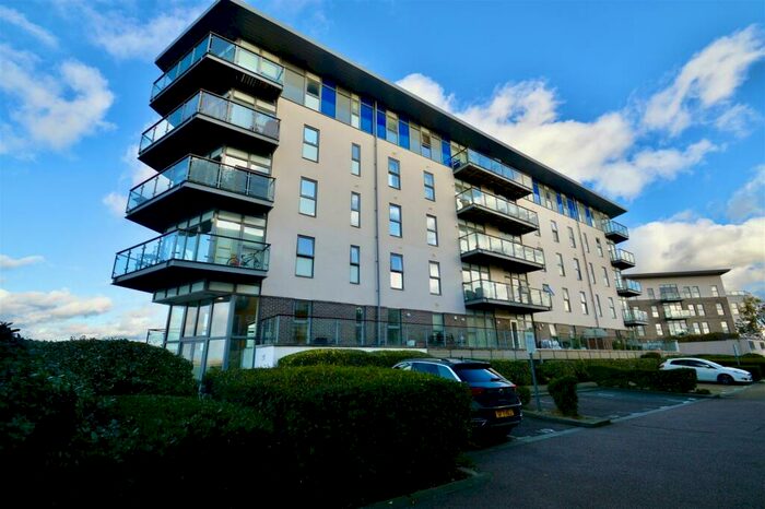 2 Bedroom Apartment To Rent In Carmichael Avenue, Greenhithe, DA9