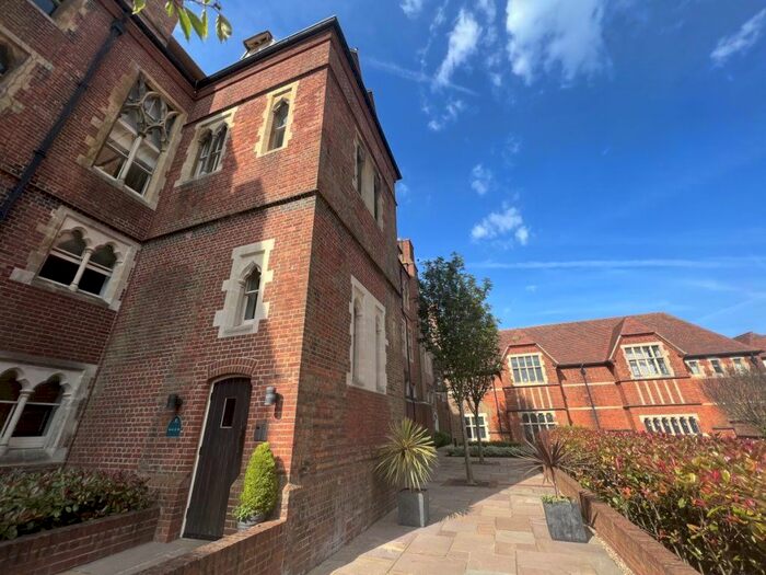 2 Bedroom Flat To Rent In Darley Road, Eastbourne, BN20