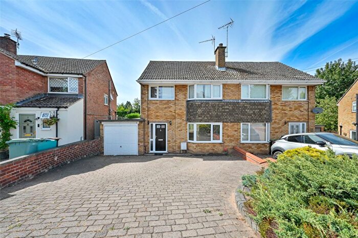 3 Bedroom Semi-detached House For Sale In Bideford Avenue, Stafford, Staffordshire, ST17