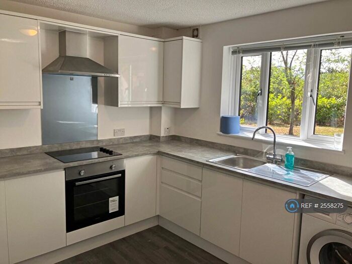 1 Bedroom Flat To Rent In Fawkner Close, Chelmsford, CM2