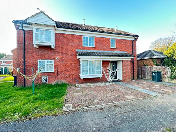 2 Bedroom Semi-Detached House To Rent In Howard Close, Luton, Bedfordshire, LU3