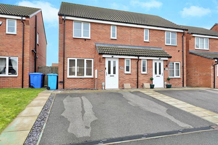 3 Bedroom Semi-Detached House For Sale In Brockwell Park, Kingswood, Hull, HU7