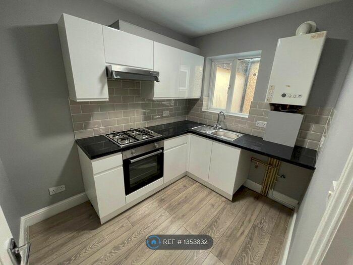 2 Bedroom Maisonette To Rent In Chaldon Road, Caterham, CR3