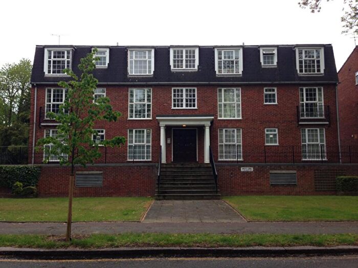 Flat To Rent In Anstey Lodge, Enfield, EN1