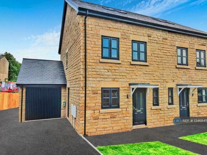 4 Bedroom Semi-Detached House To Rent In Goodshawfold Road, Rossendale, BB4