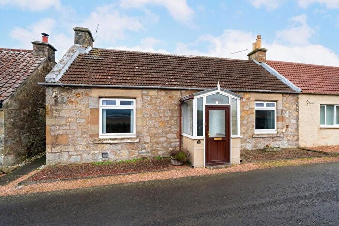 1 Bedroom Semi-Detached House For Sale In Bankton Park, Kingskettle, KY15