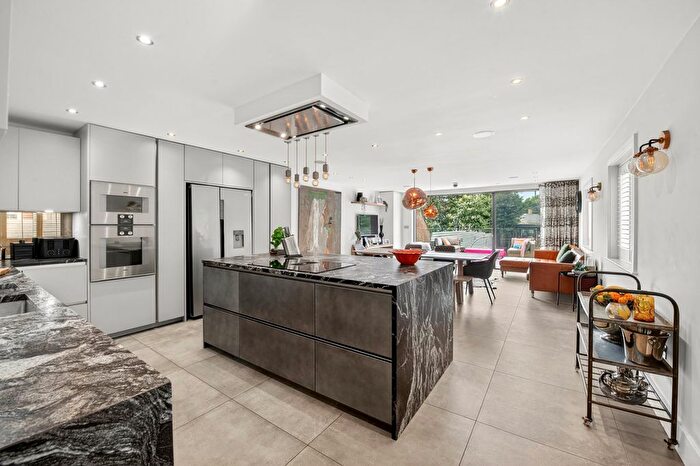 5 Bedroom Semi Detached House For Sale In Akehurst Street, Roehampton, SW15