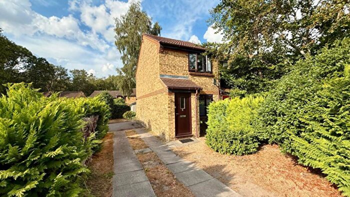 2 Bedroom End Of Terrace House To Rent In Upavon Gardens, Forest Park, Bracknell, Berkshire, RG12