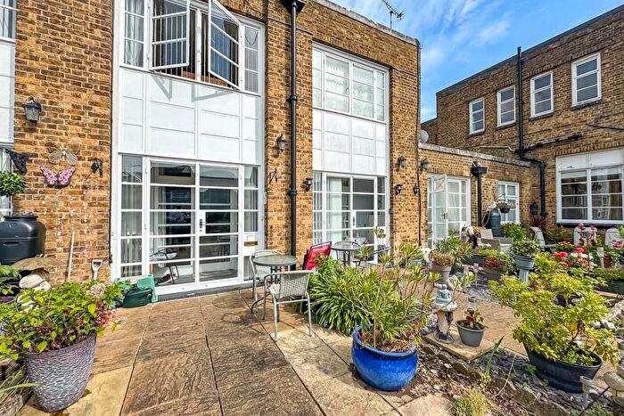 1 Bedroom Property For Sale In Chelsea Court, Dalys Road, Rochford, SS4