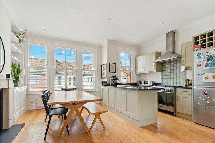3 Bedroom Flat To Rent In Gosberton Road, London, SW12