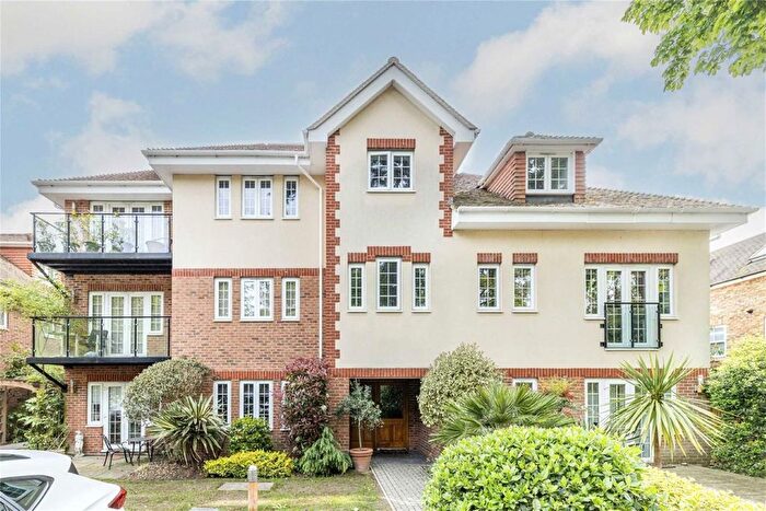 2 Bedroom Flat To Rent In Sheerwater Road, West Byfleet, KT15
