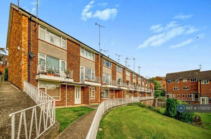2 Bedroom Flat To Rent In High Wycombe, High Wycombe, HP13