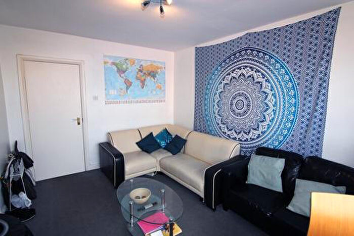 4 Bedroom House To Rent In Brudenell Avenue, Leeds, LS6