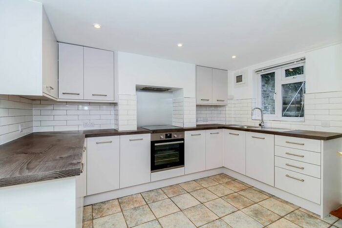 3 Bedroom Town House To Rent In Walton Crescent, Oxford, OX1