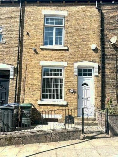 2 Bedroom Terraced House To Rent In Washington Street, Bradford, BD8