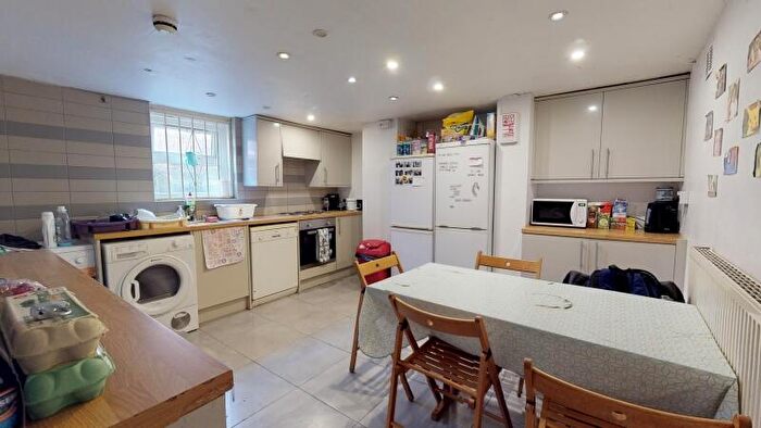 6 Bedroom Terraced House To Rent In Cliff Mount, Woodhouse, Leeds, LS6