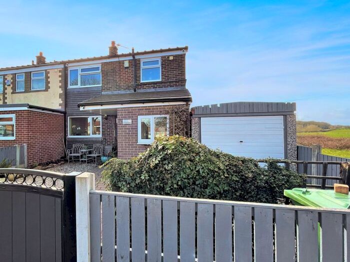 3 Bedroom End Of Terrace House For Sale In Southfield Avenue, Featherstone, Pontefract, WF7
