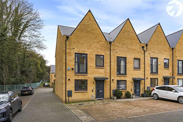 3 Bedroom End Terrace House For Sale In Bazley Close, Swanscombe, Kent, DA10