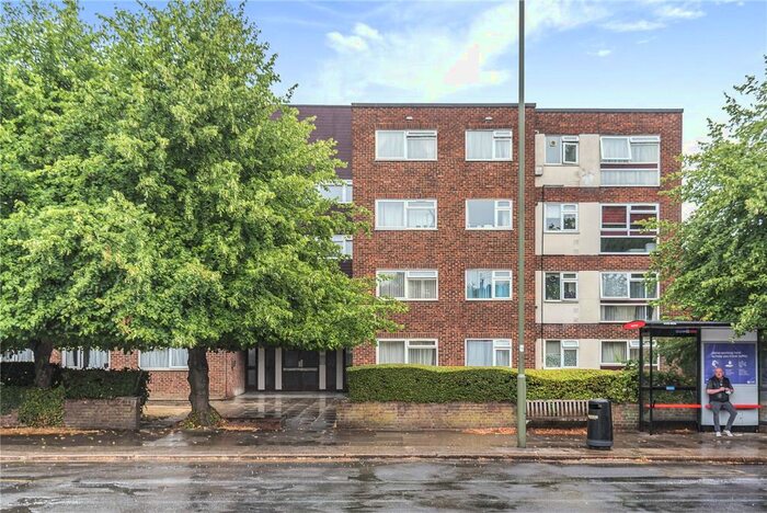 2 Bedroom Flat To Rent In Imperial Court, High Road, Whetstone, London, N20