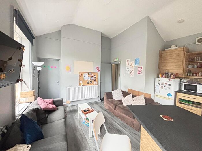 4 Bedroom Flat To Rent In Assistant Manager South Ashwood Villas, Leeds, LS6