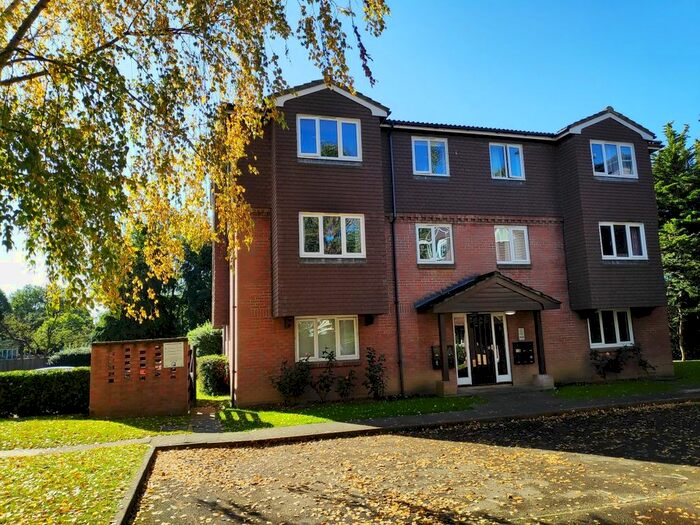 Studio To Rent In Lynwood Road, Redhill, RH1