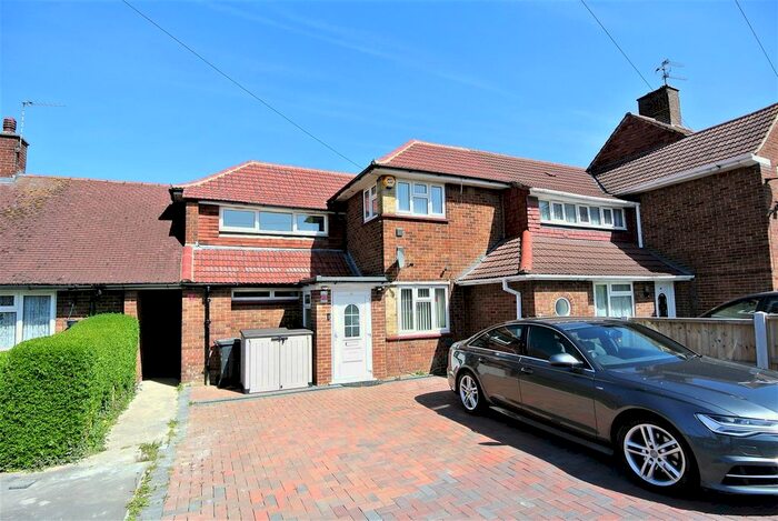 3 Bedroom End Of Terrace House To Rent In Viola Avenue, Feltham, TW14