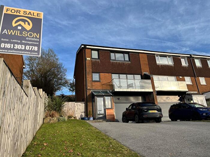 4 Bedroom Town House For Sale In Wheatfield, Stalybridge, SK15