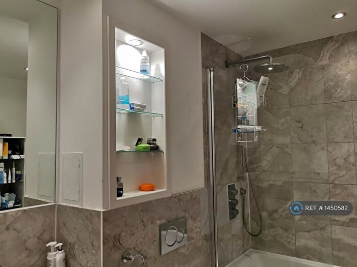 2 Bedroom Flat To Rent In Priory Court, Romford, RM7